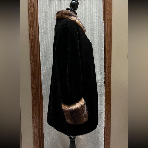 Tally-Ho Outerwear Soft Black Long Sleeve Faux Fur Button Front Coat size M - Picture 5 of 12
